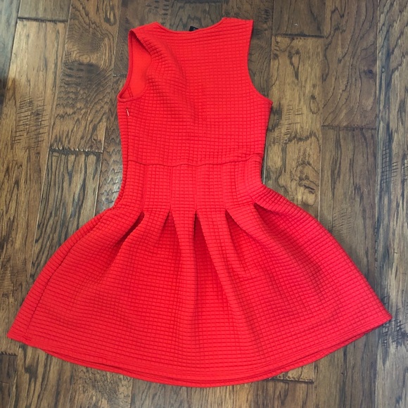 H&M fit and flare textured dress - Picture 2 of 8